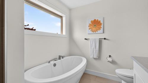 2425 Tallus Heights Drive, West Kelowna, BC - Indoor Photo Showing Bathroom