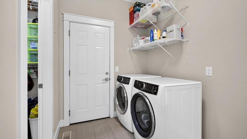 2425 Tallus Heights Drive, West Kelowna, BC - Indoor Photo Showing Laundry Room