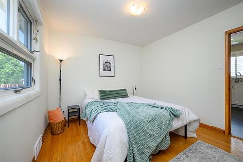 352 Belmont Ave, Winnipeg, MB - Indoor Photo Showing Bedroom