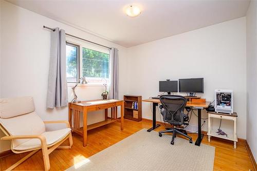 352 Belmont Ave, Winnipeg, MB - Indoor Photo Showing Office