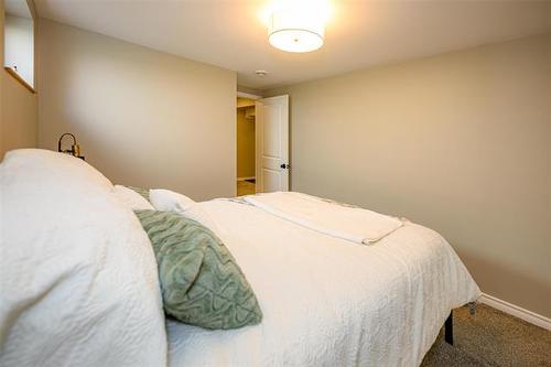 352 Belmont Ave, Winnipeg, MB - Indoor Photo Showing Bedroom
