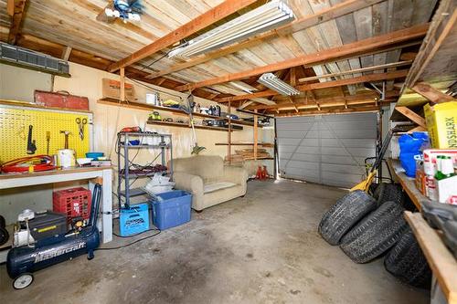 352 Belmont Ave, Winnipeg, MB - Indoor Photo Showing Garage
