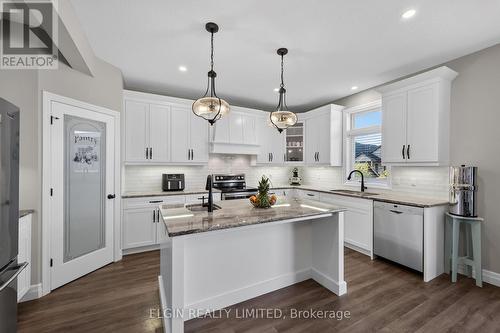 14 Muirfield Drive, St. Thomas, ON - Indoor Photo Showing Kitchen With Upgraded Kitchen