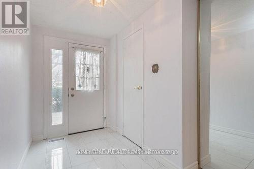 3 - 30 CHICHESTER PLACE , Toronto, Ontario M1T 3S5 3