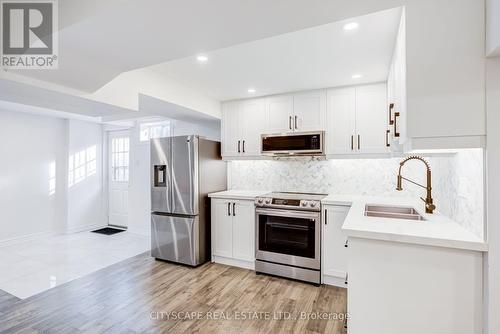 34 Highgate Drive, Markham, ON - Indoor Photo Showing Kitchen With Double Sink With Upgraded Kitchen