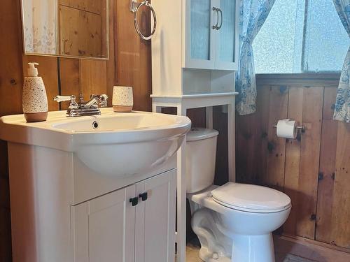 109 Henley Road, Labelle, NS - Indoor Photo Showing Bathroom