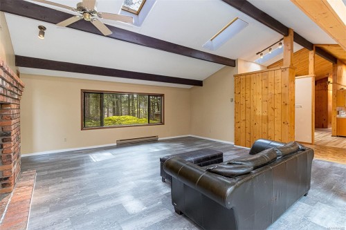 2298 Munn Rd, Highlands, BC 