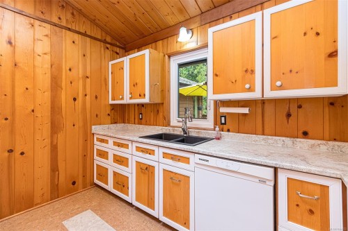 2298 Munn Rd, Highlands, BC 