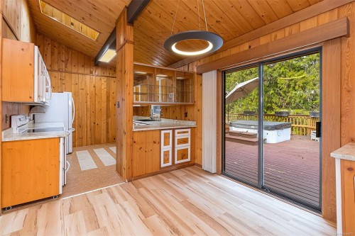 2298 Munn Rd, Highlands, BC 