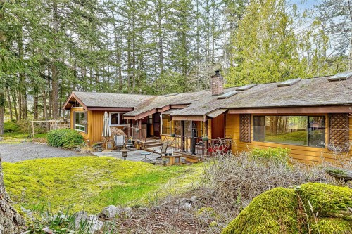 2298 Munn Rd, Highlands, BC 