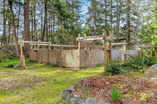 2298 Munn Rd, Highlands, BC 