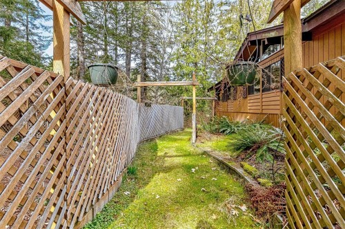 2298 Munn Rd, Highlands, BC 