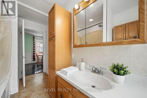 Bathroom 1- virtually staged - 7 Maple Street, St. Thomas, ON - Indoor Photo Showing Bathroom