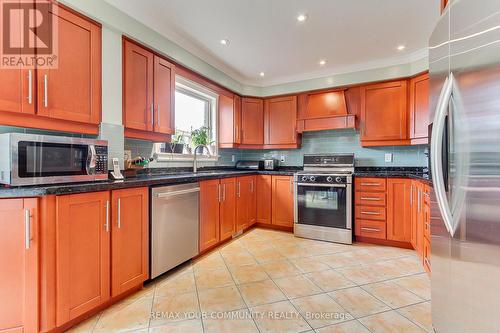 4229 Brandon Gate Drive, Mississauga, ON - Indoor Photo Showing Kitchen