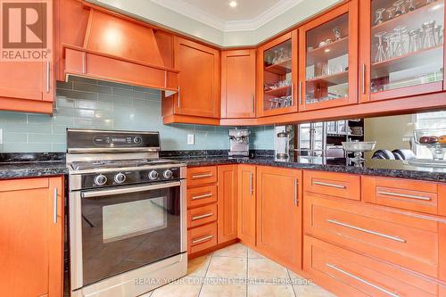 4229 Brandon Gate Drive, Mississauga, ON - Indoor Photo Showing Kitchen