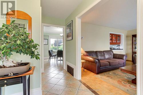 4229 Brandon Gate Drive, Mississauga, ON - Indoor Photo Showing Living Room