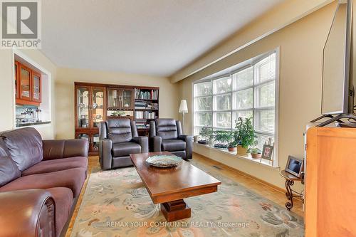 4229 Brandon Gate Drive, Mississauga, ON - Indoor Photo Showing Living Room