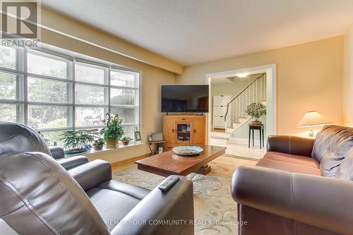 4229 Brandon Gate Drive, Mississauga, ON - Indoor Photo Showing Living Room