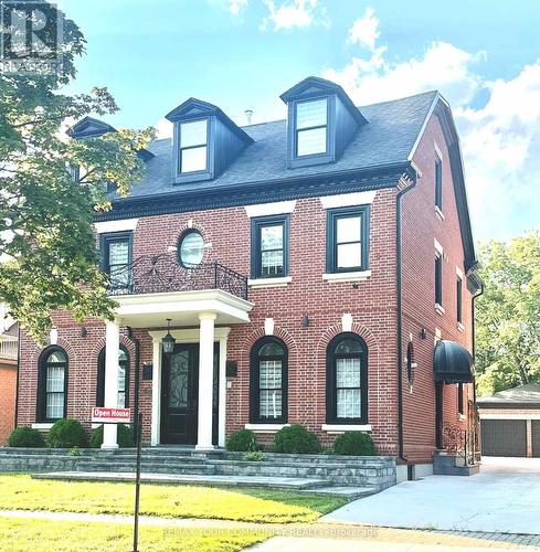 42 OATLANDS CRESCENT  Richmond Hill, ON L4C 9P2