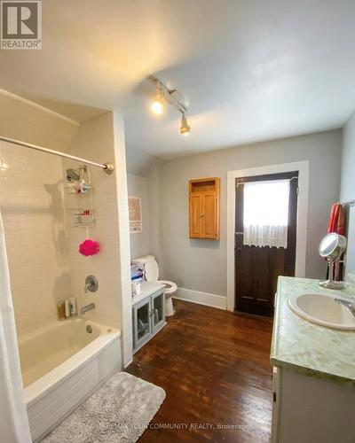 91 Peppler Street, Waterloo, ON - Indoor Photo Showing Bathroom