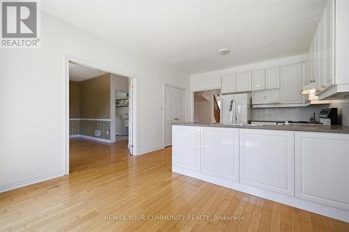 6926 Early Settler Row, Mississauga, ON - Indoor Photo Showing Kitchen