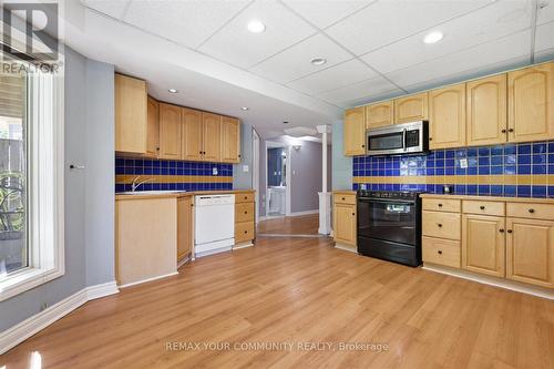 6926 Early Settler Row, Mississauga, ON - Indoor Photo Showing Kitchen