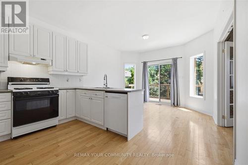6926 Early Settler Row, Mississauga, ON - Indoor Photo Showing Kitchen