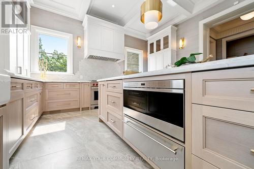 130 St. John'S Side Road E, Aurora, ON - Indoor Photo Showing Kitchen