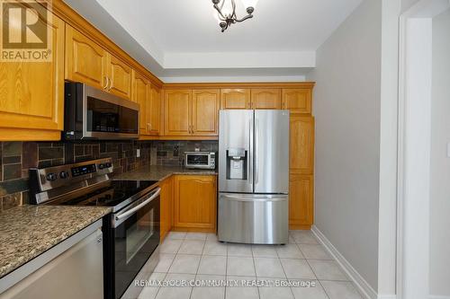 57 Turning Leaf Drive, Vaughan, ON - Indoor Photo Showing Kitchen