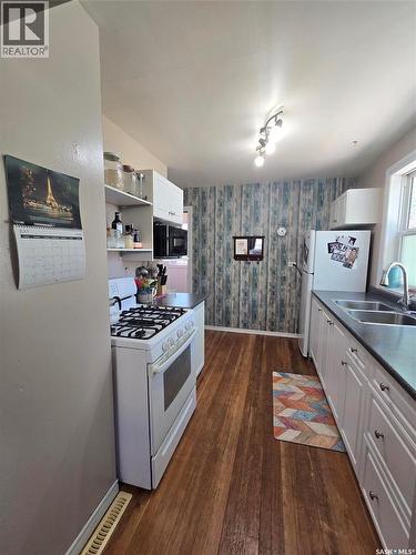 910 Pacific Street, Grenfell, SK - Indoor Photo Showing Kitchen With Double Sink