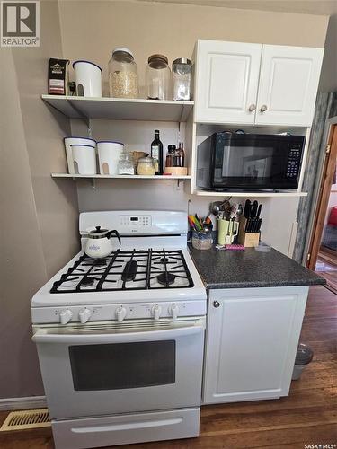 910 Pacific Street, Grenfell, SK - Indoor Photo Showing Kitchen