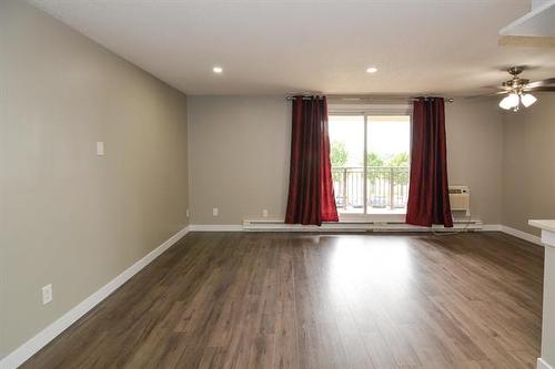 307-710 Kenaston Blvd, Winnipeg, MB - Indoor Photo Showing Other Room