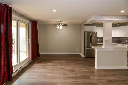 307-710 Kenaston Blvd, Winnipeg, MB - Indoor Photo Showing Kitchen