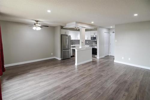 307-710 Kenaston Blvd, Winnipeg, MB - Indoor Photo Showing Kitchen