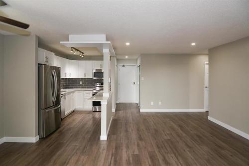 307-710 Kenaston Blvd, Winnipeg, MB - Indoor Photo Showing Kitchen