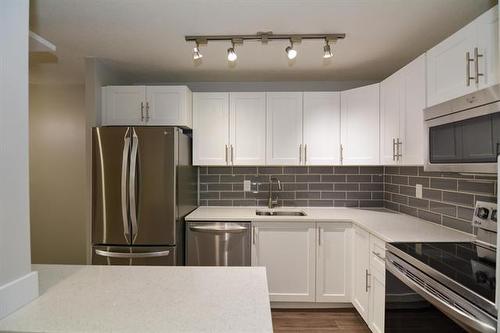 307-710 Kenaston Blvd, Winnipeg, MB - Indoor Photo Showing Kitchen With Stainless Steel Kitchen With Upgraded Kitchen