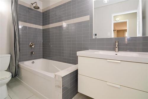 307-710 Kenaston Blvd, Winnipeg, MB - Indoor Photo Showing Bathroom