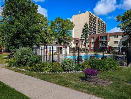 307-710 Kenaston Blvd, Winnipeg, MB - Outdoor