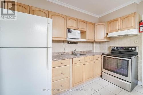 2 - 1378 Danforth Avenue S, Toronto, ON - Indoor Photo Showing Kitchen