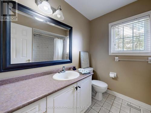 24 Cachet Hill Crescent, Vaughan, ON - Indoor Photo Showing Bathroom
