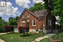 285 ALBERT STREET W  Waterloo, ON N2L 3T9
