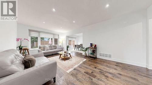 48 Crossbow Crescent, Toronto, ON - Indoor Photo Showing Living Room