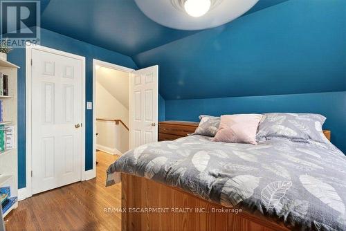 328 East 19Th Street, Hamilton, ON - Indoor Photo Showing Bedroom