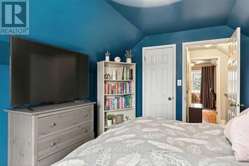 328 East 19Th Street, Hamilton, ON - Indoor Photo Showing Bedroom