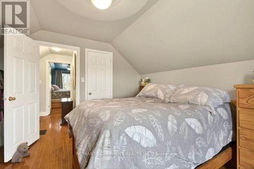 328 East 19Th Street, Hamilton, ON - Indoor Photo Showing Bedroom