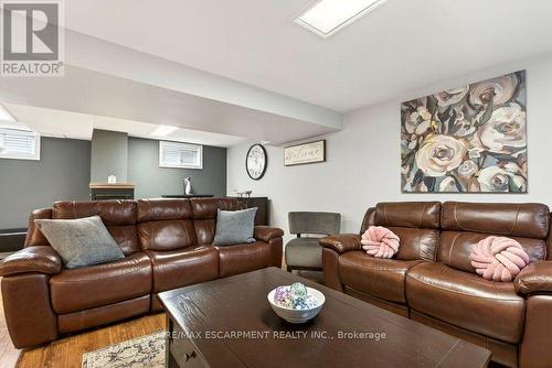 328 East 19Th Street, Hamilton, ON - Indoor Photo Showing Living Room