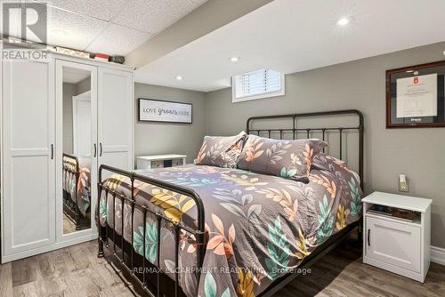 328 East 19Th Street, Hamilton, ON - Indoor Photo Showing Bedroom