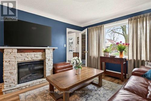 328 East 19Th Street, Hamilton, ON - Indoor Photo Showing Living Room With Fireplace