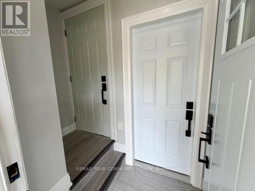 MAIN LEVEL - 19 MOUNT ROYAL AVENUE , Toronto, Ontario M6H 2S2 4