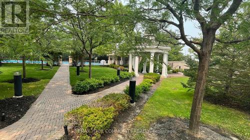 222 - 111 Civic Square Gate, Aurora, ON - Outdoor